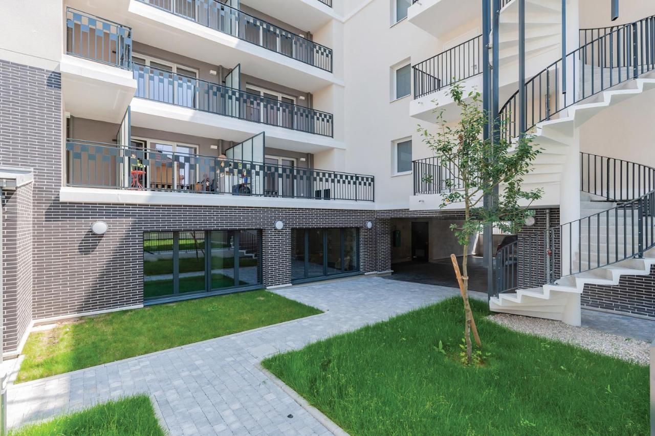 Ovelia Poissy - Les Romantiques Exterior foto